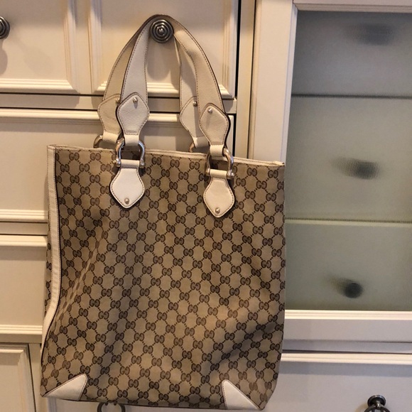 Gucci Handbags - Gucci bag
